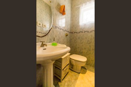 Casa de condomínio à venda com 300m², 4 quartos e 4 vagasLavabo