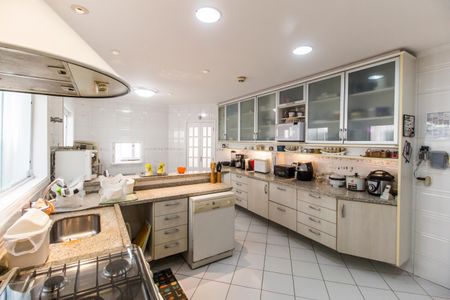 Casa de condomínio à venda com 300m², 4 quartos e 4 vagasCozinha