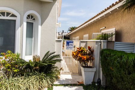 Casa de condomínio à venda com 300m², 4 quartos e 4 vagasPlaca