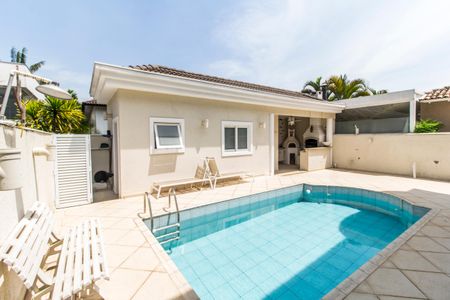 Casa de condomínio à venda com 300m², 4 quartos e 4 vagasPiscina