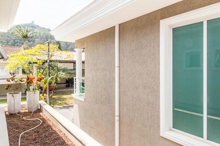 Casa de condomínio à venda com 300m², 4 quartos e 4 vagasVista da Suíte 2