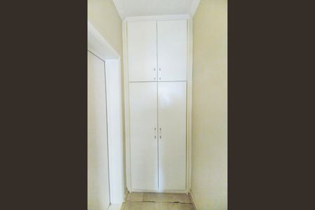 Casa de condomínio à venda com 300m², 4 quartos e 4 vagasCorredor