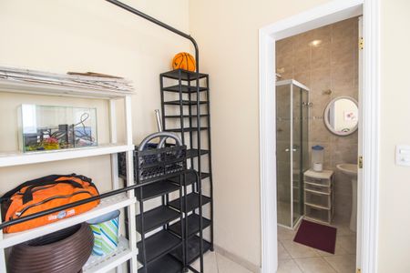 Casa de condomínio à venda com 300m², 4 quartos e 4 vagasQuarto de Serviço