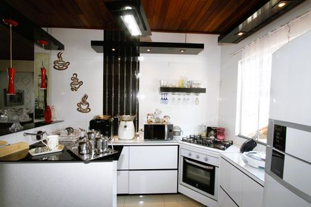 Casa à venda com 640m², 8 quartos e 2 vagasCozinha