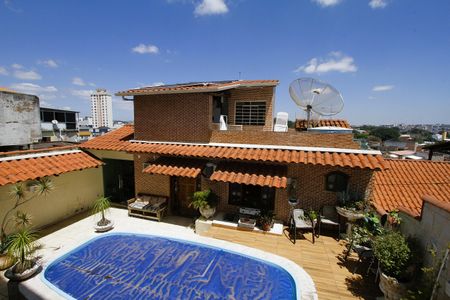 Casa à venda com 640m², 8 quartos e 2 vagasPiscina