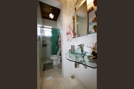 Casa à venda com 640m², 8 quartos e 2 vagasBanheiro 3