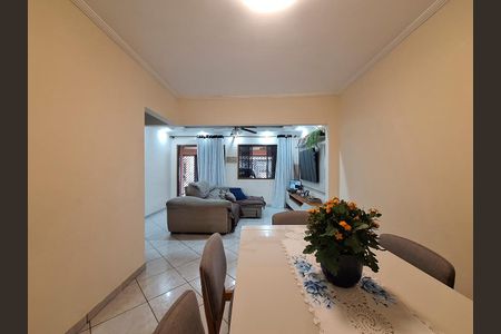 Casa à venda com 210m², 4 quartos e 4 vagas Casa à venda com 210m², 4 quartos e 4 vagasSala