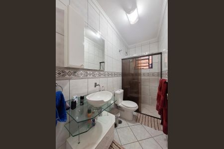 Casa à venda com 210m², 4 quartos e 4 vagas Casa à venda com 210m², 4 quartos e 4 vagasBanheiro