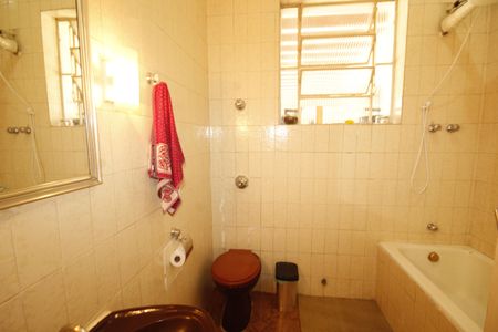 Casa à venda com 430m², 5 quartos e 5 vagasbanheiro 1