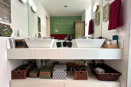 Apartamento à venda com 300m², 4 quartos e 1 vagaBanheiro do Quarto 4