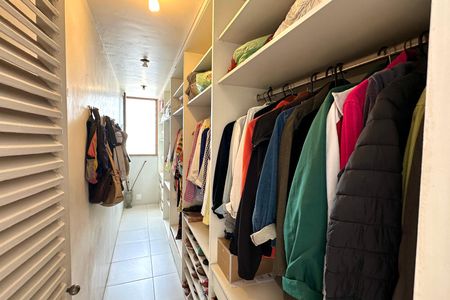 Apartamento à venda com 300m², 4 quartos e 1 vagaCloset do quarto 4