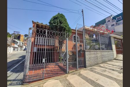 Casa à venda com 98m², 2 quartos e 2 vagas Casa à venda com 98m², 2 quartos e 2 vagasFachada