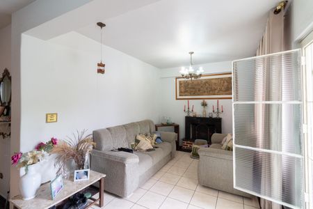 Casa à venda com 320m², 4 quartos e 5 vagas Casa à venda com 320m², 4 quartos e 5 vagasSala