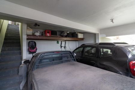 Casa à venda com 320m², 4 quartos e 5 vagas Casa à venda com 320m², 4 quartos e 5 vagasGaragem