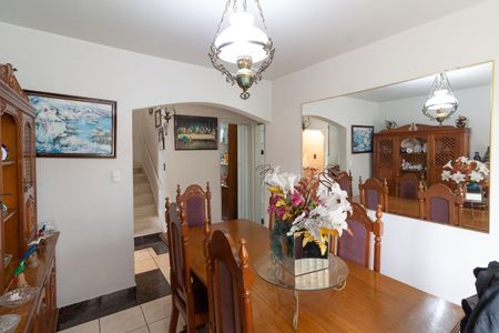 Casa à venda com 320m², 4 quartos e 5 vagas Casa à venda com 320m², 4 quartos e 5 vagasSala de Jantar