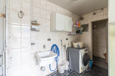 Casa à venda com 320m², 4 quartos e 5 vagas Casa à venda com 320m², 4 quartos e 5 vagasÁrea de Serviço