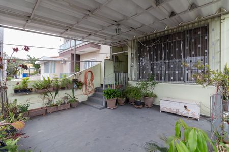 Casa à venda com 320m², 4 quartos e 5 vagas Casa à venda com 320m², 4 quartos e 5 vagasQuintal