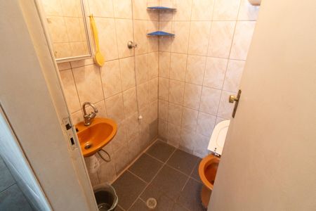 Casa à venda com 320m², 4 quartos e 5 vagas Casa à venda com 320m², 4 quartos e 5 vagasBanheiro de serviço