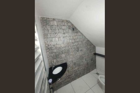 Banheiro de apartamento para alugar com 2 quartos, 60m² em Califórnia, Belo Horizonte