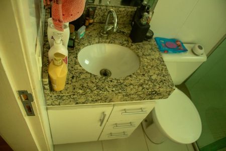 Banheiro de apartamento à venda com 2 quartos, 60m² em Sapucaias, Contagem