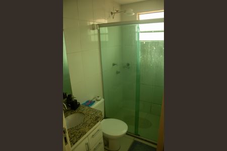 Banheiro de apartamento à venda com 2 quartos, 60m² em Sapucaias, Contagem