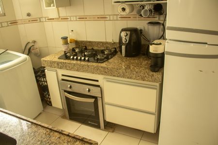 Cozinha - Armários de apartamento à venda com 2 quartos, 60m² em Sapucaias, Contagem