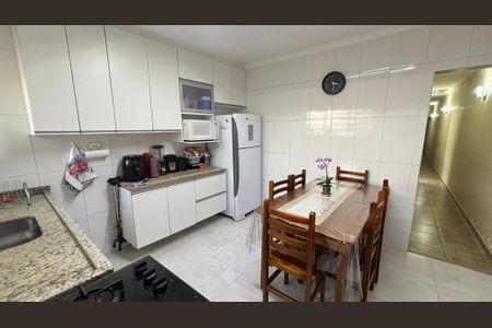 Casa à venda com 200m², 3 quartos e 2 vagas Casa à venda com 200m², 3 quartos e 2 vagasCozinha