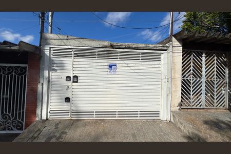 Casa à venda com 200m², 3 quartos e 2 vagas Casa à venda com 200m², 3 quartos e 2 vagasFachada