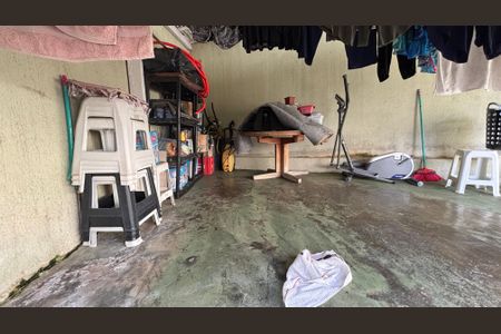 Casa à venda com 200m², 3 quartos e 2 vagas Casa à venda com 200m², 3 quartos e 2 vagasQuintal