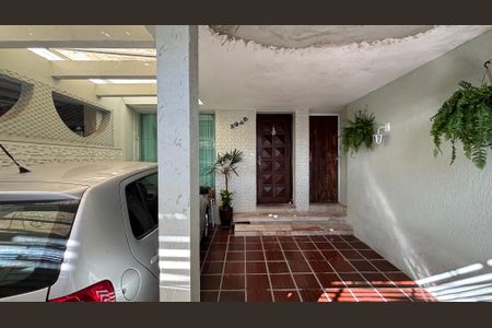 Casa à venda com 200m², 3 quartos e 2 vagas Casa à venda com 200m², 3 quartos e 2 vagasGaragem