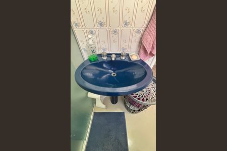 Casa à venda com 200m², 3 quartos e 2 vagas Casa à venda com 200m², 3 quartos e 2 vagasBanheiro