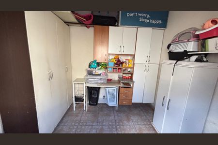 Casa à venda com 200m², 3 quartos e 2 vagas Casa à venda com 200m², 3 quartos e 2 vagasQuarto de Serviço