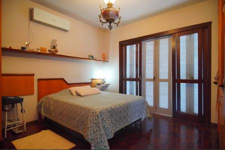 Casa à venda com 250m², 4 quartos e 3 vagasSuíte