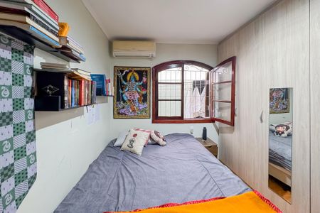 Casa à venda com 350m², 4 quartos e 2 vagas Casa à venda com 350m², 4 quartos e 2 vagasQuarto 2