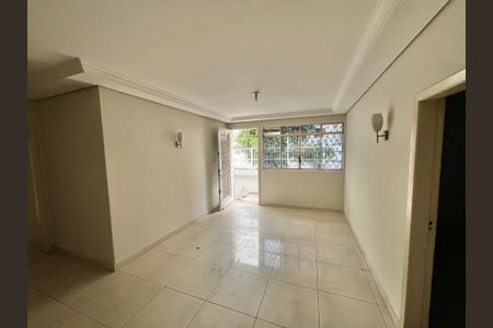 Casa à venda com 198m², 2 quartos e 4 vagasSala