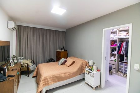 Apartamento à venda com 200m², 3 quartos e 1 vaga Apartamento à venda com 200m², 3 quartos e 1 vagaSuíte