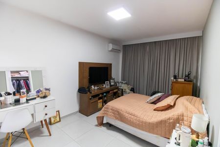 Apartamento à venda com 200m², 3 quartos e 1 vaga Apartamento à venda com 200m², 3 quartos e 1 vagaSuíte