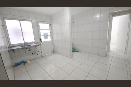 Cozinha de apartamento para alugar com 1 quarto, 32m² em Vila Ré, São Paulo