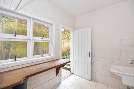 Casa à venda com 279m², 3 quartos e 4 vagasÁrea de Serviço