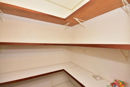 Casa à venda com 279m², 3 quartos e 4 vagasArmário da Suíte 2