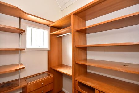 Casa à venda com 279m², 3 quartos e 4 vagasArmário da Suíte 1