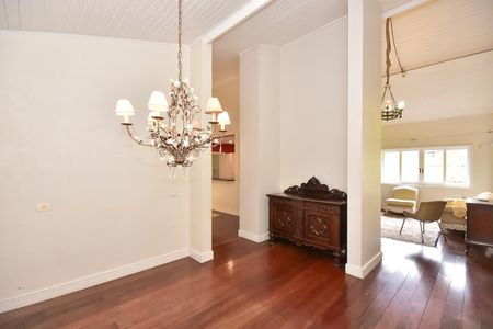 Casa à venda com 279m², 3 quartos e 4 vagasSala