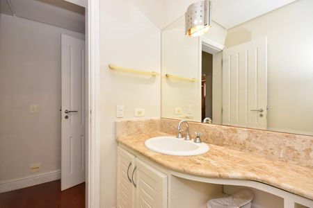 Casa à venda com 279m², 3 quartos e 4 vagasBanheiro Suíte 1