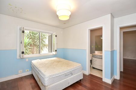 Casa à venda com 279m², 3 quartos e 4 vagasSuíte 2