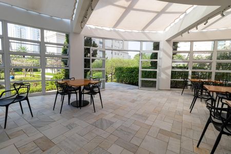 Apartamento à venda com 172m², 3 quartos e 3 vagas Apartamento à venda com 172m², 3 quartos e 3 vagasÁrea Comum - Lanchonete