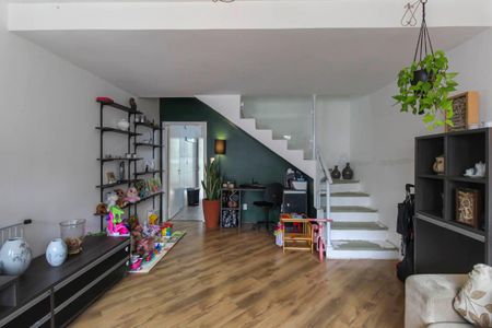 Casa à venda com 90m², 2 quartos e 2 vagasSala