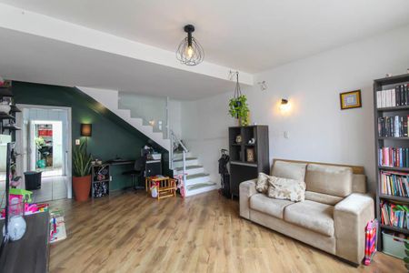 Casa à venda com 90m², 2 quartos e 2 vagasSala