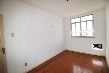 Quarto de apartamento à venda com 1 quarto, 50m² em Olaria, Rio de Janeiro