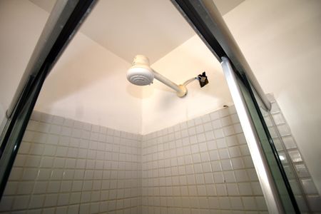 Banheiro de apartamento à venda com 1 quarto, 50m² em Olaria, Rio de Janeiro