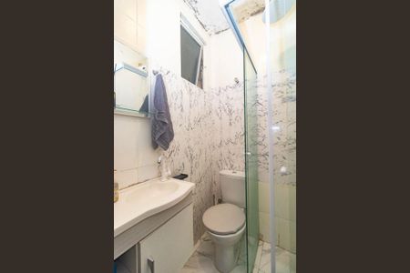Banheiro de apartamento para alugar com 1 quarto, 45m² em São João, Porto Alegre